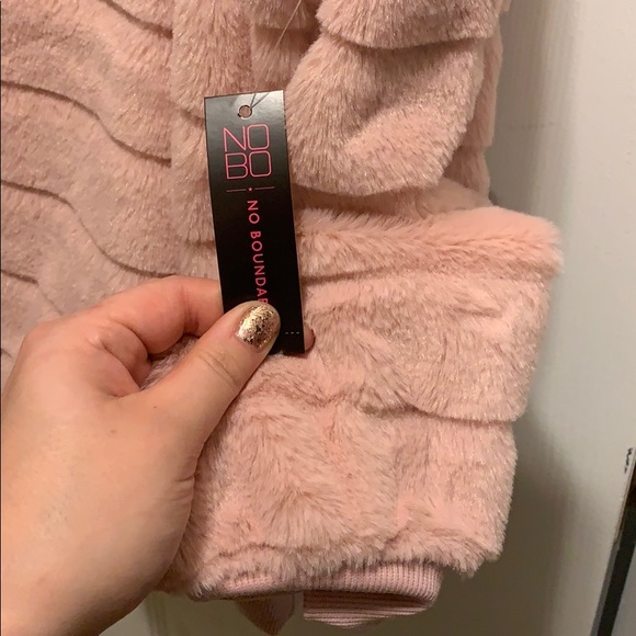 🛍3-for-$15 Shirts🛍 Oversized Fuzzy Pink Sweater - Picture 2 of 2